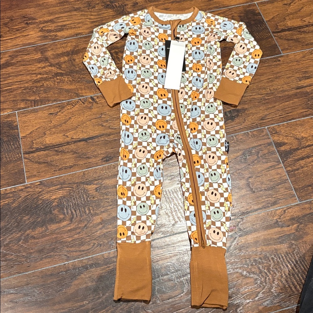 Mille & Roo Smiley Face Bamboo Zipper Romper NWT